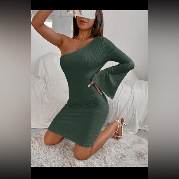 Dress - Picture 4 of 4